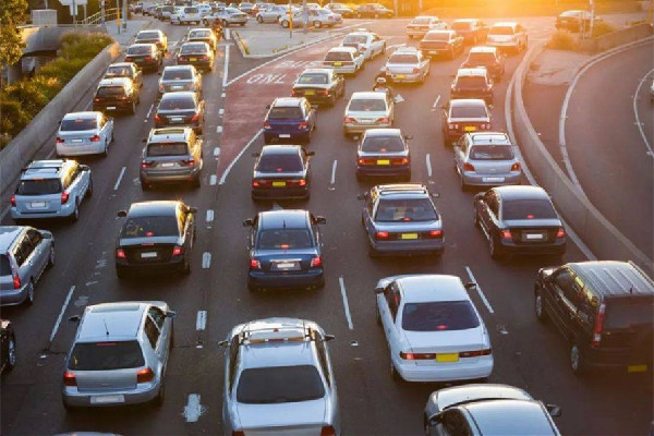 女生上班通勤4小時坐10趟地鐵 上班通勤多久算遠 女生上班通勤4小時坐10趟地鐵 上班通勤多久算遠