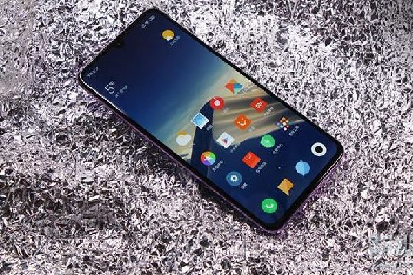 女子手機放枕邊突然冒煙自燃 手機自燃的可能性大嗎