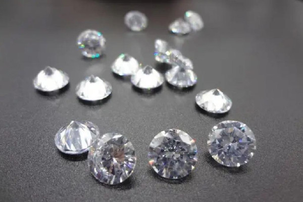 鋯石鉆戒值得購(gòu)買嗎 鋯石跟莫桑鉆哪個(gè)好 鋯石鉆戒值得購(gòu)買嗎 鋯石跟莫桑鉆哪個(gè)好