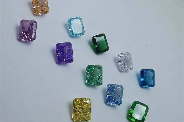 鋯石和鉆石哪個(gè)值錢 鋯石和鉆石的區(qū)別 鋯石和鉆石哪個(gè)值錢 鋯石和鉆石的區(qū)別