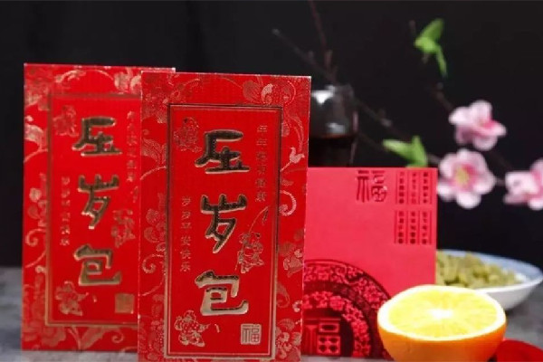 男孩用壓歲錢給媽媽買手機(jī)被罵 壓歲錢的意義和作用 男孩用壓歲錢給媽媽買手機(jī)被罵 壓歲錢的意義和作用