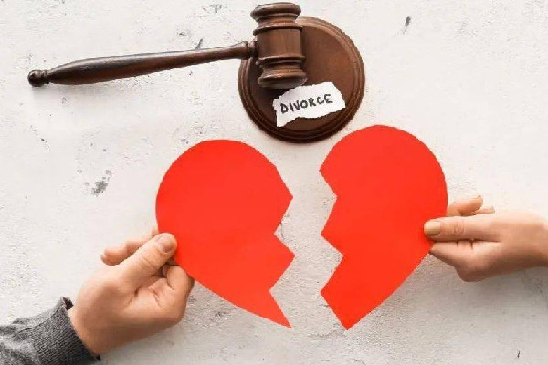 妻子帶男友辦離婚被丈夫打成重傷 離婚有冷靜期嗎現(xiàn)在 妻子帶男友辦離婚被丈夫打成重傷 離婚有冷靜期嗎現(xiàn)在