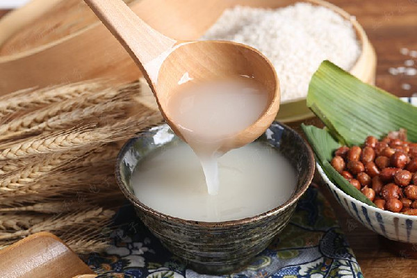 糯米酒的功效和作用 糯米酒可以和螃蟹一起吃嗎 糯米酒的功效和作用 糯米酒可以和螃蟹一起吃嗎