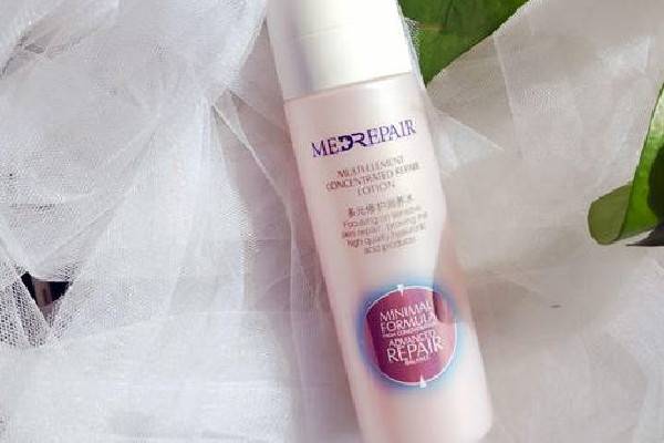 精華水可以直接用在臉上嗎 精華水用多少合適 精華水可以直接用在臉上嗎 精華水用多少合適