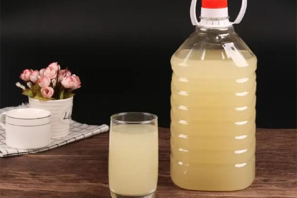 糯米酒的功效和作用 糯米酒可以和螃蟹一起吃嗎 糯米酒的功效和作用 糯米酒可以和螃蟹一起吃嗎