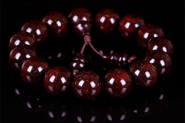 小葉紫檀手串不包漿怎么辦 小葉紫檀手串要密封放起來嗎 小葉紫檀手串不包漿怎么辦 小葉紫檀手串要密封放起來嗎