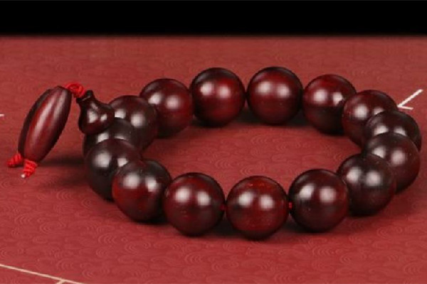 小葉紫檀手串不包漿怎么辦 小葉紫檀手串要密封放起來嗎 小葉紫檀手串不包漿怎么辦 小葉紫檀手串要密封放起來嗎