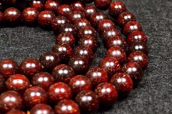 小葉紫檀手串是不是越重越好 小葉紫檀手串會(huì)沉水嗎