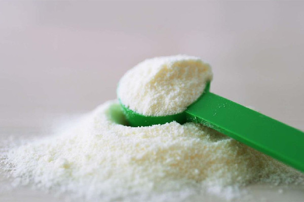 奶粉受潮了能喝嗎 奶粉受潮了怎么補(bǔ)救 奶粉受潮了能喝嗎 奶粉受潮了怎么補(bǔ)救