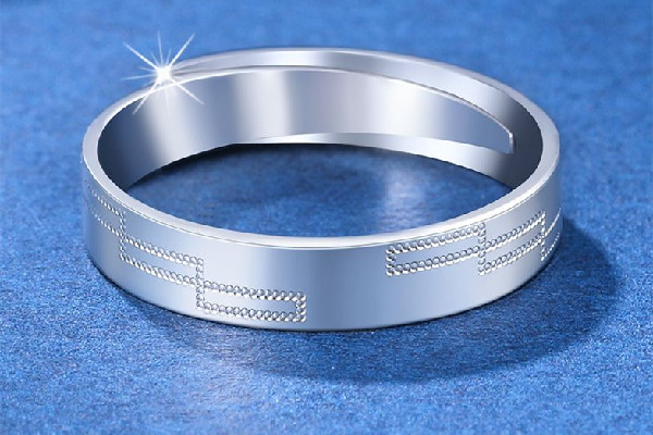 白金戒指要怎么清洗 白金戒指可以用酒精擦嗎 白金戒指要怎么清洗 白金戒指可以用酒精擦嗎