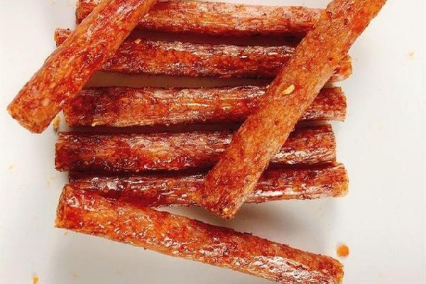 首個(gè)吃辣條的人找到了 辣條是用什么做的 首個(gè)吃辣條的人找到了 辣條是用什么做的