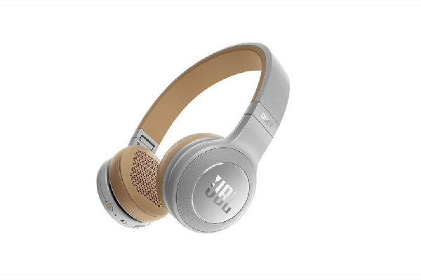 藍(lán)牙耳機(jī)一個(gè)響一個(gè)不響怎么辦 藍(lán)牙耳機(jī)聲音延遲怎么解決 藍(lán)牙耳機(jī)一個(gè)響一個(gè)不響怎么辦 藍(lán)牙耳機(jī)聲音延遲怎么解決