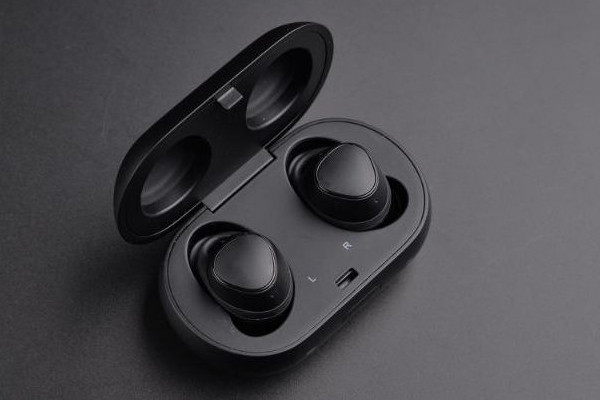 藍(lán)牙耳機(jī)的壽命一般是多長 藍(lán)牙耳機(jī)會(huì)漏電嗎