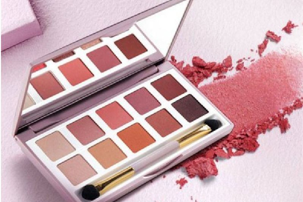 眼影飛粉是眼影不好嗎 眼影飛粉進(jìn)眼睛怎么辦 眼影飛粉是眼影不好嗎 眼影飛粉進(jìn)眼睛怎么辦