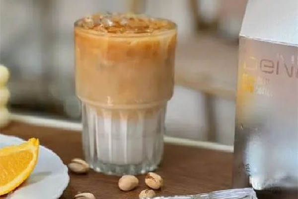 生椰拿鐵熱的好喝嗎 生椰拿鐵熱的好喝還是冰的好喝 生椰拿鐵熱的好喝嗎 生椰拿鐵熱的好喝還是冰的好喝