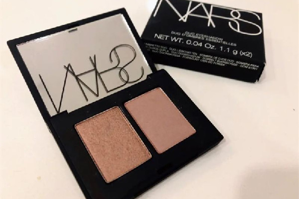 眼影飛粉是眼影不好嗎 眼影飛粉進(jìn)眼睛怎么辦 眼影飛粉是眼影不好嗎 眼影飛粉進(jìn)眼睛怎么辦