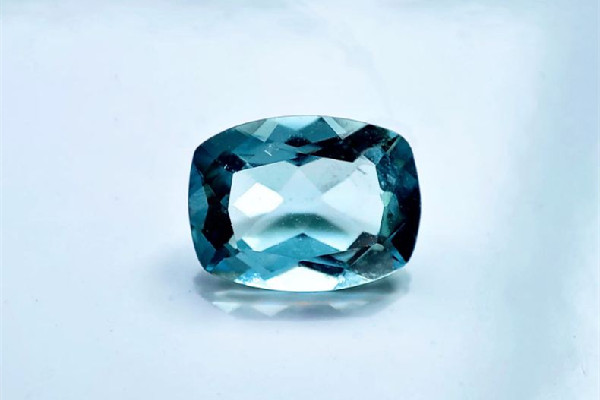 海藍(lán)寶石的功效和作用 海藍(lán)寶石適合什么人戴 海藍(lán)寶石的功效和作用 海藍(lán)寶石適合什么人戴