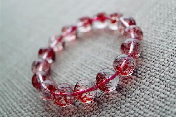 草莓晶和粉晶的區(qū)別 草莓晶有裂紋好不好 草莓晶和粉晶的區(qū)別 草莓晶有裂紋好不好