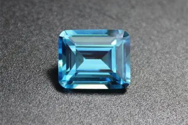 海藍(lán)寶石的功效和作用 海藍(lán)寶石適合什么人戴 海藍(lán)寶石的功效和作用 海藍(lán)寶石適合什么人戴