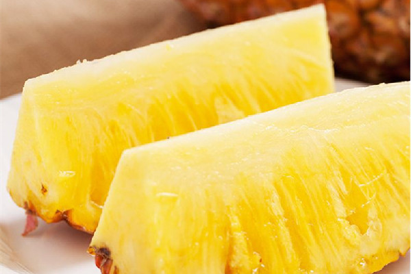 鳳梨是黃色的好還是綠色的好 鳳梨買(mǎi)什么樣的好