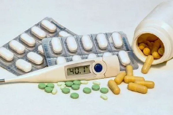 男子高燒近41度體溫計貼臉狂飆 高燒40度怎么物理降溫 男子高燒近41度體溫計貼臉狂飆 高燒40度怎么物理降溫