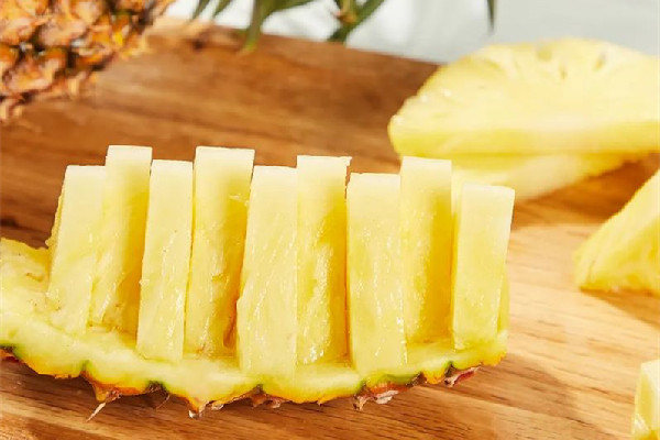 鳳梨是黃色的好還是綠色的好 鳳梨買(mǎi)什么樣的好