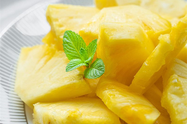 菠蘿刺激胃嗎 菠蘿吃多了會拉肚子嗎 菠蘿刺激胃嗎 菠蘿吃多了會拉肚子嗎