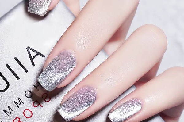 貓眼膠要涂幾遍 貓眼膠要涂封層嗎 貓眼膠要涂幾遍 貓眼膠要涂封層嗎