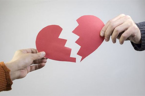 主婦起訴離婚才知丈夫年薪300萬 家庭主婦離婚有賠償嗎