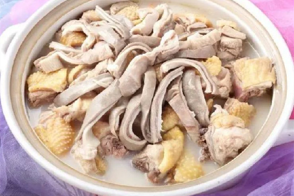 豬肚雞湯怎么煲才好喝 豬肚雞是補什么的 豬肚雞湯怎么煲才好喝 豬肚雞是補什么的