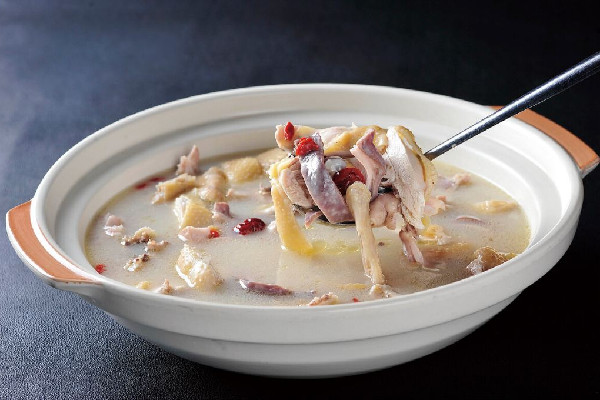 豬肚雞湯怎么煲才好喝 豬肚雞是補什么的 豬肚雞湯怎么煲才好喝 豬肚雞是補什么的