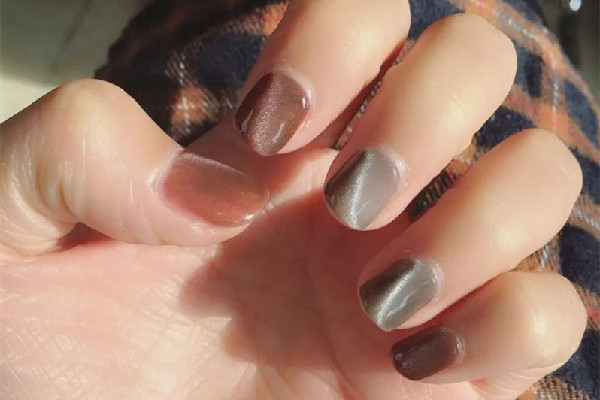 貓眼膠要涂幾遍 貓眼膠要涂封層嗎 貓眼膠要涂幾遍 貓眼膠要涂封層嗎