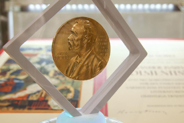 代表稱不要太在乎諾貝爾文學(xué)獎 諾貝爾文學(xué)獎的評判標(biāo)準