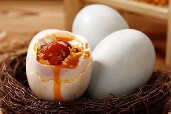 臺(tái)灣鴨蛋價(jià)格創(chuàng)歷史新高 鴨蛋和雞蛋誰(shuí)的營(yíng)養(yǎng)價(jià)值高 臺(tái)灣鴨蛋價(jià)格創(chuàng)歷史新高 鴨蛋和雞蛋誰(shuí)的營(yíng)養(yǎng)價(jià)值高