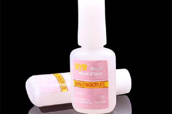 美甲膠水對指甲有害嗎 美甲膠水會(huì)腐蝕指甲嗎 美甲膠水對指甲有害嗎 美甲膠水會(huì)腐蝕指甲嗎