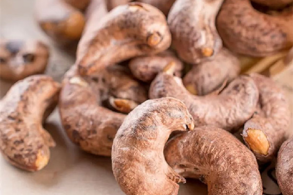 腰果一天吃多少個(gè)合適 腰果會(huì)導(dǎo)致消化不良嗎