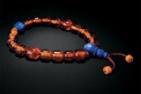 琥珀手串有裂紋怎么辦 琥珀手串有裂紋是假的嗎