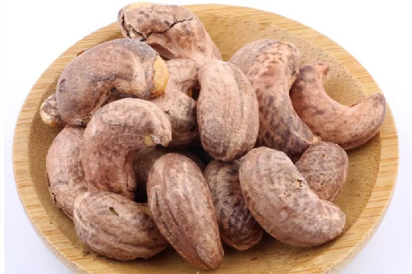 腰果可以帶皮一起吃嗎 腰果怎么吃最有營養(yǎng) 腰果可以帶皮一起吃嗎 腰果怎么吃最有營養(yǎng)