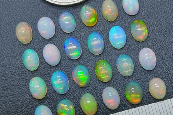 歐泊石和鉆石哪個(gè)貴 歐泊石和蛋白石區(qū)別 歐泊石和鉆石哪個(gè)貴 歐泊石和蛋白石區(qū)別