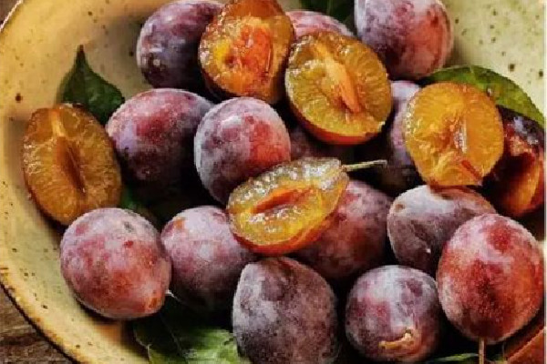 西梅的功效和作用 西梅對(duì)肝臟有好處嗎 西梅的功效和作用 西梅對(duì)肝臟有好處嗎