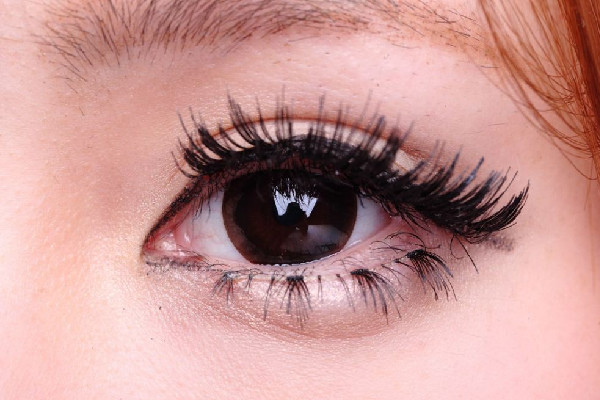 美瞳掉地上還能戴嗎 美瞳掉地上怎么清潔 美瞳掉地上還能戴嗎 美瞳掉地上怎么清潔