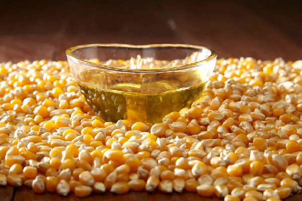 玉米油和花生油哪個更健康 玉米油適合什么人群吃 玉米油和花生油哪個更健康 玉米油適合什么人群吃