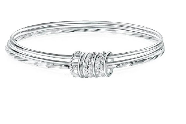 純銀手鏈變黑怎么清洗 純銀手鏈發(fā)黑是因為什么 純銀手鏈變黑怎么清洗 純銀手鏈發(fā)黑是因為什么