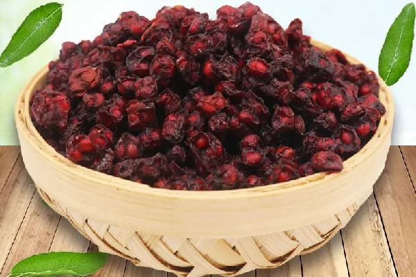 五味子泡酒比例是多少 五味子泡酒用什么酒好 五味子泡酒比例是多少 五味子泡酒用什么酒好