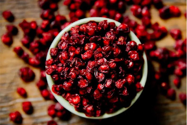 五味子泡酒比例是多少 五味子泡酒用什么酒好 五味子泡酒比例是多少 五味子泡酒用什么酒好