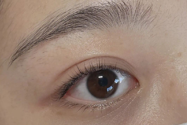 女生用發(fā)卡燙睫毛眼球燙個泡 燙睫毛對睫毛傷害大嗎 女生用發(fā)卡燙睫毛眼球燙個泡 燙睫毛對睫毛傷害大嗎