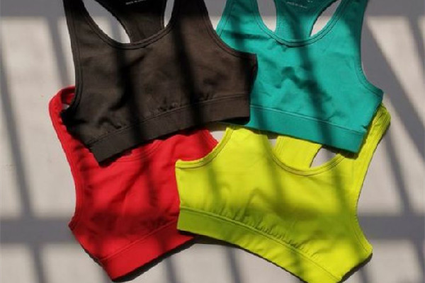 運(yùn)動(dòng)內(nèi)衣的胸墊需要拿出來(lái)洗嗎 運(yùn)動(dòng)內(nèi)衣怎么洗不變形