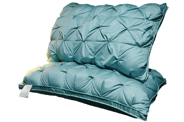 羽絨枕頭有味怎么處理 羽絨枕頭有鴨腥味是怎么回事 羽絨枕頭有味怎么處理 羽絨枕頭有鴨腥味是怎么回事