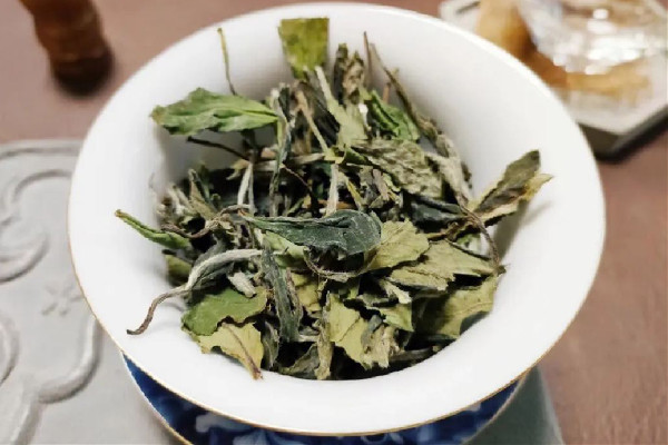 貢眉白茶的功效和作用 貢眉白茶可以減肥嗎 貢眉白茶的功效和作用 貢眉白茶可以減肥嗎