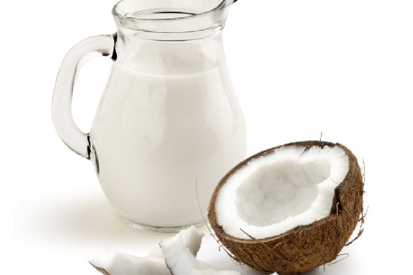 椰汁的功效和營養(yǎng)價(jià)值 椰汁含糖量高不高 椰汁的功效和營養(yǎng)價(jià)值 椰汁含糖量高不高